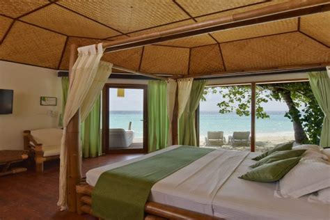 Safari Island Beach Bungalow Maldives Water Villas