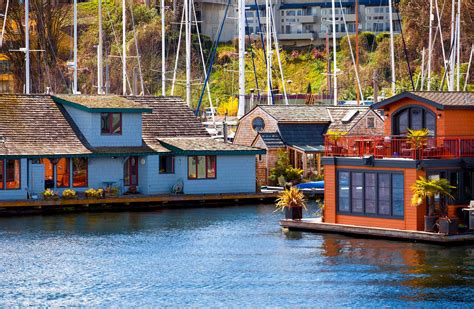 Skip the RV at These 10 Scenic Places to Rent a Houseboat