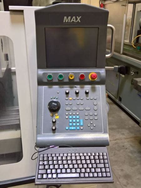 Used Hurco VM 1 Vertical Machining Center VMC 24 X 16 Y 18 Z