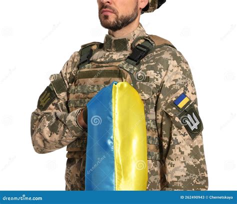 Soldado Con Uniforme Militar Con Bandera Ucraniana En El Armario De