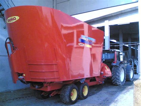 Tiger V2 VMF VMD Unifeed Mixing Wagons Trailed Vertical Seko Industries