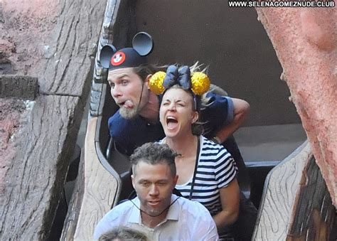 Kaley Cuoco Sexy Beautiful Celebrity Babe Posing Hot Famous And Uncensored