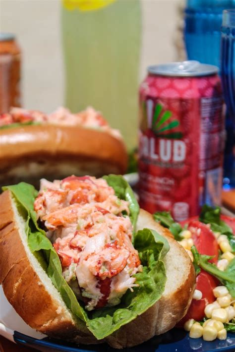 Where To Eat Delicious Lobster Rolls On Martha S Vineyard