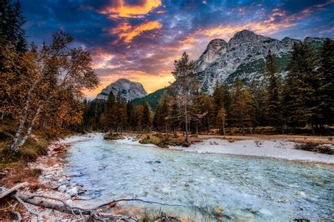 Paysage majestueux de la vallée des Dolomites fanes Merveilleux paysage