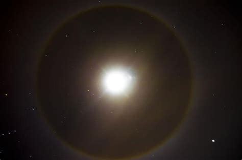 22° Halo Around the Moon « Astronomy