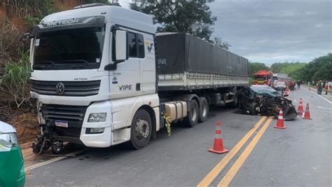 Duas Pessoas Morrem Em Grave Acidente Na Br 101 Em Fundão Veja Vídeo