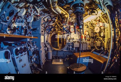 Dentro Del Submarino Fotografías E Imágenes De Alta Resolución Alamy