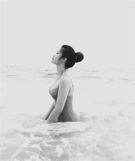 Dàn mỹ nhân Việt gây choáng khi bất ngờ diện bikini khoe dáng nóng bỏng dù suốt ngày trung