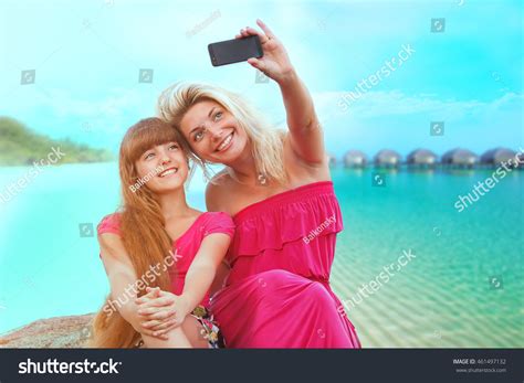 Marine Life Young Women Take Selfie库存照片461497132 Shutterstock