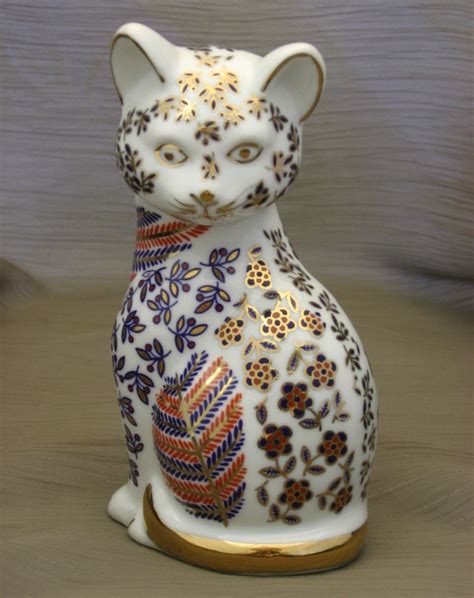 Japanese Imari Style Kitty Cat Porcelain Figurine Vintage Cat