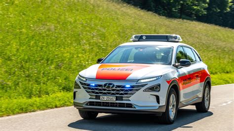 Swiss police force trials hydrogen vehicles | Mobility | H2 View