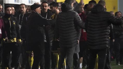 SON DAKİKA İstanbulspor yönetimi Trabzonspor maçında takımı sahadan çekti