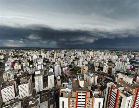 Frente Fria Traz Temporais E Risco De Destelhamentos Para Sc