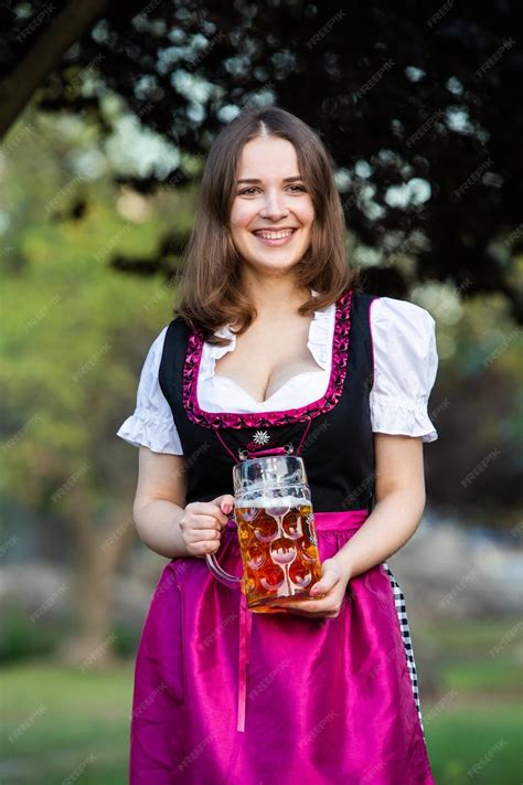 Premium Photo Sexy Russian Woman In Bavarian Dress Holding Beer Mugs