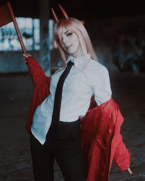 Modelo Blood Raven Fez Um Sedutor Cosplay Da Power De Chainsaw Man