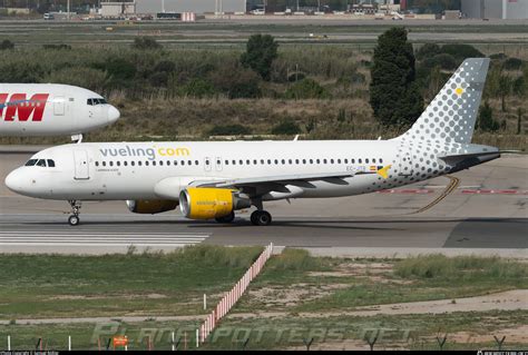 EC JTR Vueling Airbus A320 214 Photo by Samuel Rößler ID 1476562