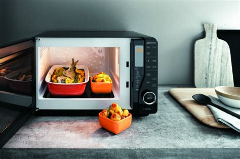 Микроволновка с грилем без поворотного стола: HOTPOINT Extra Space ...