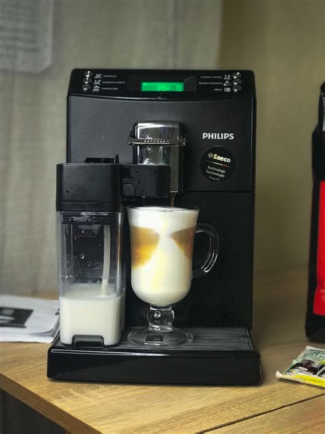 Кофемашина Philips ( Saeco) HD8847 c автоматическим капучино в отличном ...