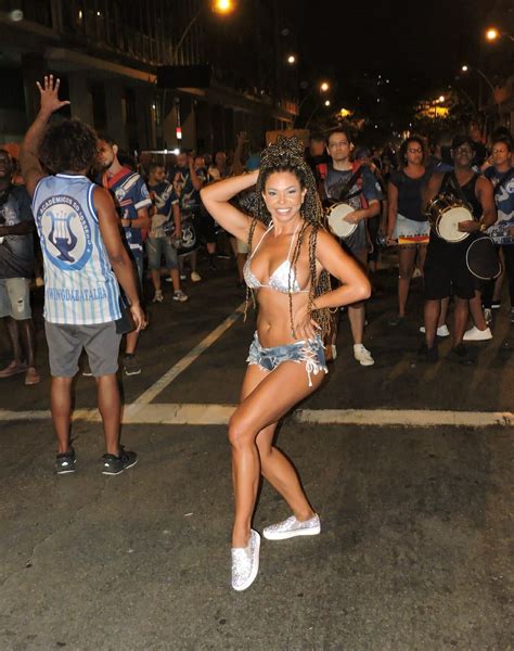 Rainha de bateria da Acadêmicos do Sossego esbanja samba no pé e