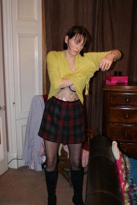 Mature Amateur Slut Scot Susan Toys Her Bush On A Bed In Stockings CoedCherry