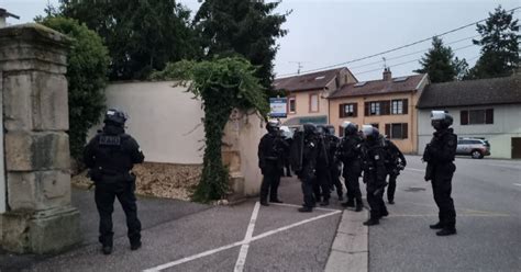 Lun Ville Grave Agression Et Intervention Du Raid Huit Personnes