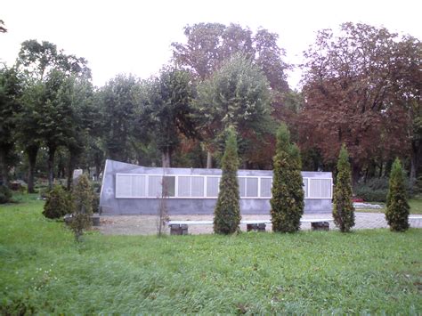 Liepāja, the Jewish Cemetery : Holocaust Memorial Places in Latvia