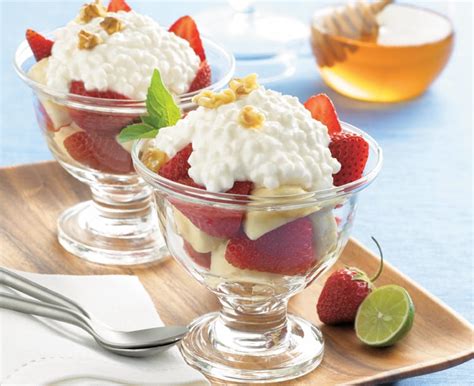 Strawberry Banana Parfait Daisy Brand