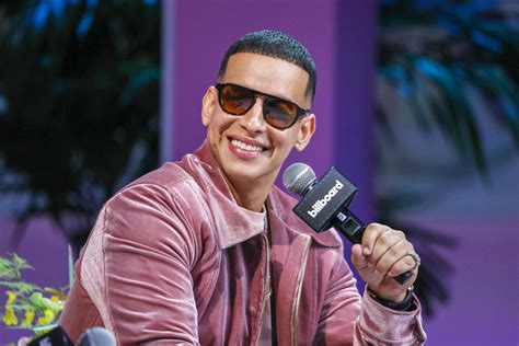 Daddy Yankee Firma Para Ser Productor De La Serie Neon De Netflix