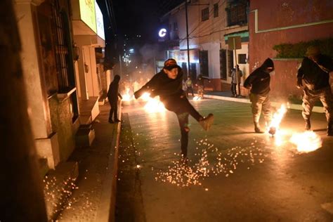 Realizan El Tradicional Juego De Bolas De Fuego En San Crist Bal Verapaz