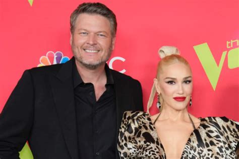 Power Couple Blake Shelton And Gwen Stefani Share A Kiss And Embrace Fall Season With Diy Porch