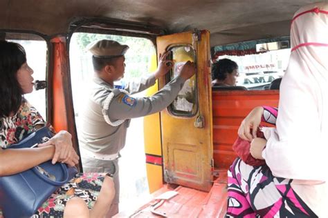 Merokok Sembarangan Kena Denda Rp Ribu Atau Penjara Hari