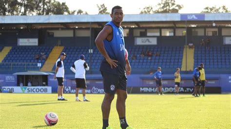 Lateral Direito Marcos Vin Cius Apresentado Na Chapecoense Lance