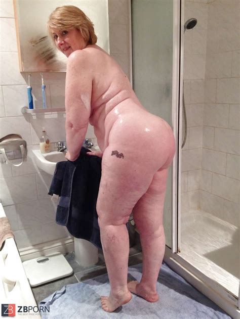 Karen Mature Granny Bathroom ZB Porn