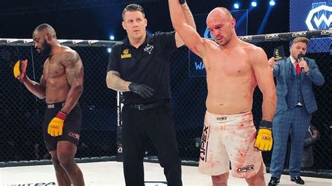 Mma Bartosz Fabi Ski Pokona Darrena Stewarta Na Gali Cage Warriors