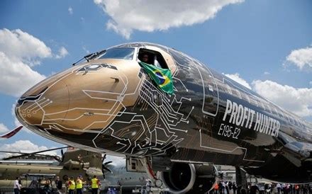 Brasileira Embraer Entrega Holandesa Klm Primeira Unidade Do Seu