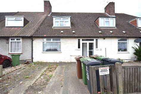 Bennetts Castle Lane Dagenham Rm8 2 Bed Terraced House £320 000