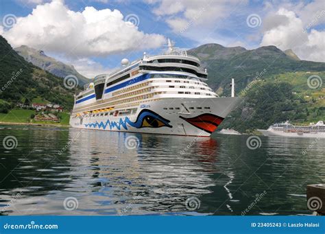 Geiranger Norvegia Nave Da Crociera Aida Luna Fotografia Stock