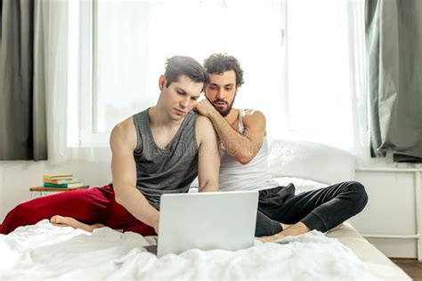 Resto De La Pareja Gay Despu S Del Sexo Foto De Archivo Imagen De