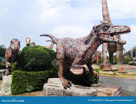 Pattaya Tailandia De Abril De Valle Gigante Del Dinosaurio