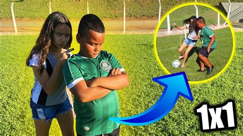 A Ana Julia Desafiou Felipe Toys No Futebol Youtube