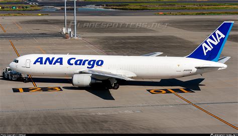 JA8358 ANA Cargo Boeing 767 381ER BCF Photo By OMGcat ID 1326868