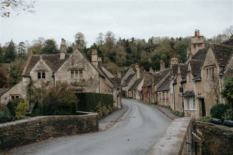 Castle Combe Cotswolds Visiting Guide - thewildlylife.com