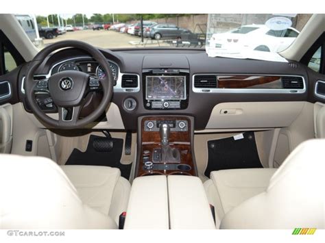 2014 Volkswagen Touareg TDI Lux 4Motion Cornsilk Beige Dashboard Photo