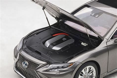 Lexus LS500h (Metallic Gray Interior Color/Crimson & Black) | HLJ.com