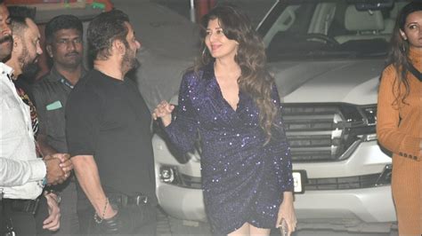 Salman Khan Sangeeta Bijlani सलमान को याद आया पुराना प्यार देखते ही चूम लिया माथा Sangeeta