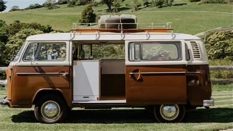 This Classic Volkswagen Kombi Was Turned Into an Adorable Little Camper ...