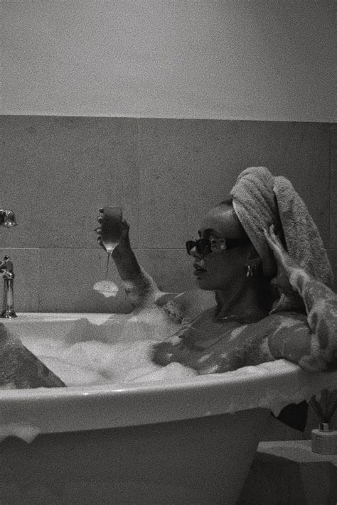 Love Island S Millie Court Poses Nude In The Bath Daily Star