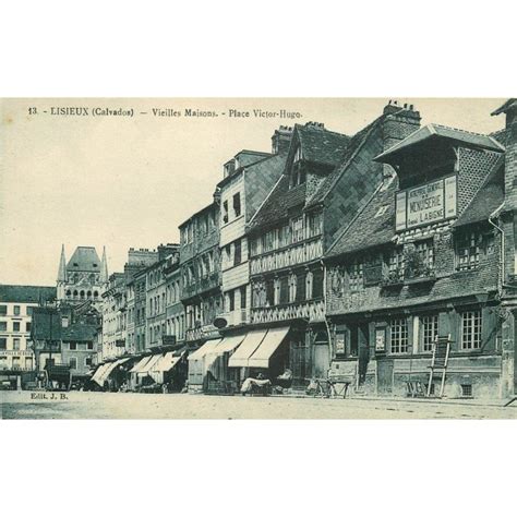 Carte Postale Ancienne 14 LISIEUX Vieille Maisons Place Victor Hugo