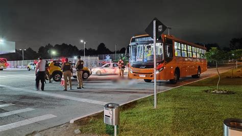 Pm Reage A Assalto Em ônibus E Mata Suspeito A Tiros Em Curitiba