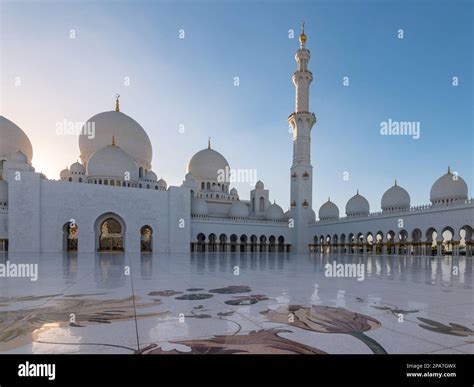 Sheikh Zayed Grand Mosque architecture Stock Photo - Alamy